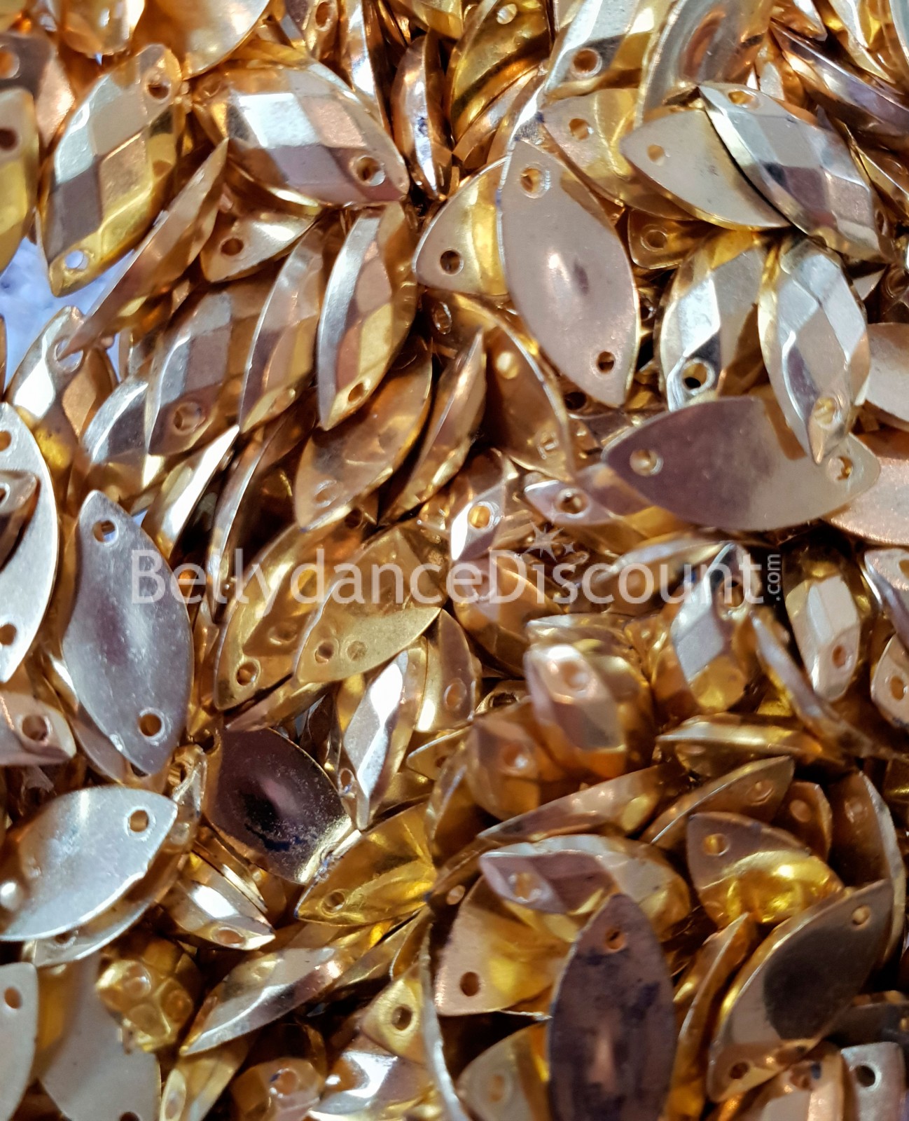 Packung mit 30 Strass zum Nähen opak in Gold in "Ovaler" Form Packung mit 30 Strass zum Nähen opak in Gold in "Ovaler" Form