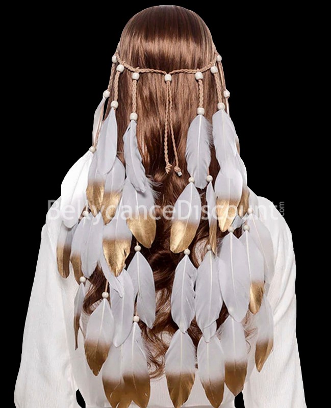 Haarschmuck mit weißen und goldenen Federn