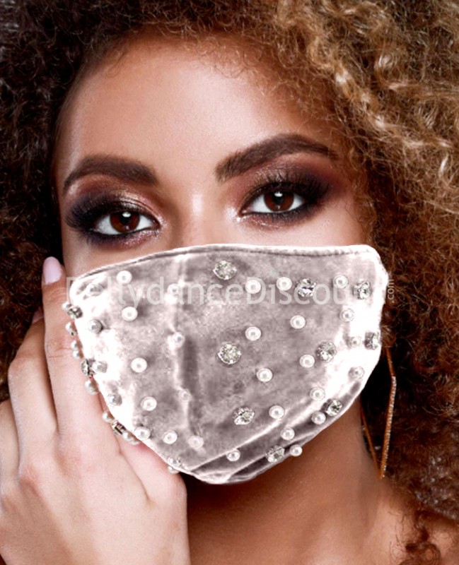 Mascarilla de terciopelo plateado con pedrería y perlas