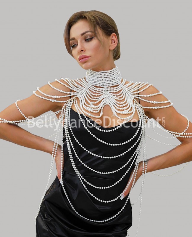 Pearly white necklace