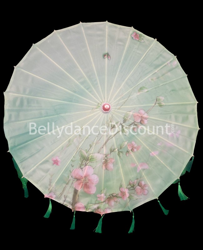 Sombrilla con flores y cintas verdes
