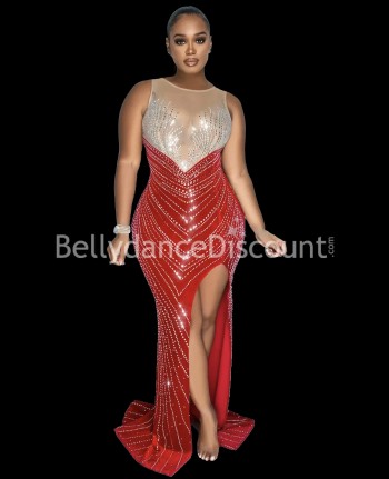 Bühnenkleid aus rotem Samt mit Strasssteinen