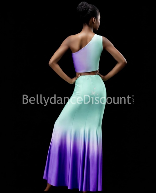 Traje de baile y escena verde agua y violeta