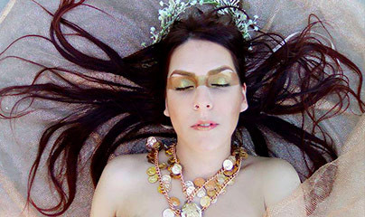 La danza del ventre contro la malattia: la straordinaria battaglia di Apolline